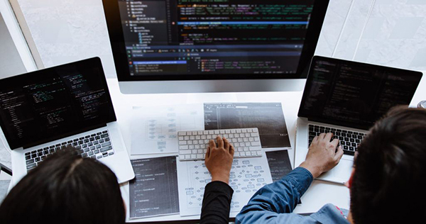 對接硬件的軟件開發(fā)與純軟件開發(fā) 核心區(qū)別與挑戰(zhàn)