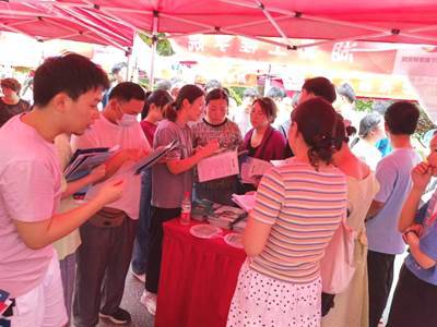 用心用情用力服務(wù)高考考生，專心專注專業(yè)做好招生咨詢——校領(lǐng)導(dǎo)參與招生咨詢工作的實(shí)踐與思考